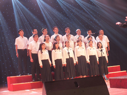 亚博体育
教师代表合唱《燕大校歌》