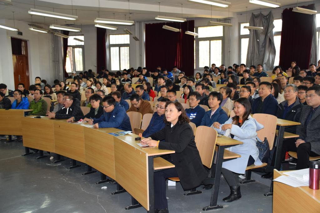 《“变”与“不变”的交响曲——40年改革经验谈》的专题培训