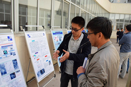 成果海报展示现场