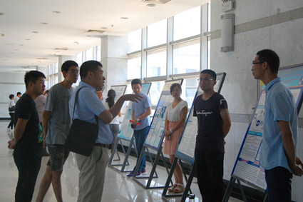 成果海报展示现场