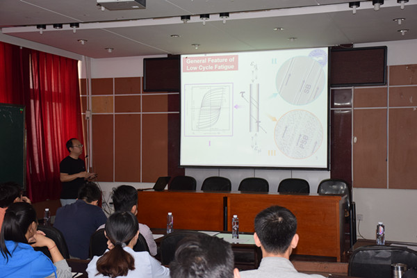 李鹏老师进行特邀报告